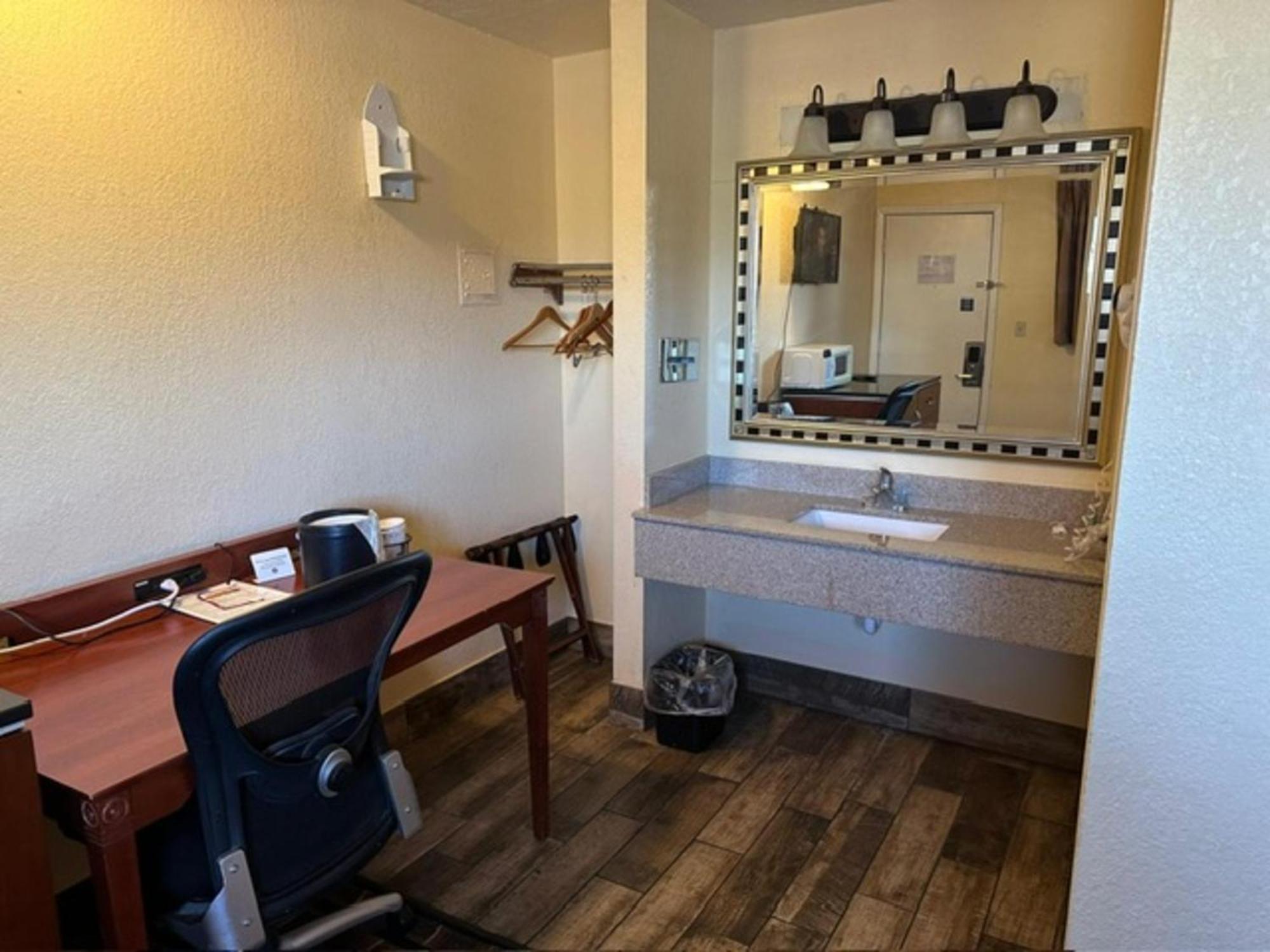 Stay Inn By Oyo Near I 80 Lincoln West Eksteriør bilde